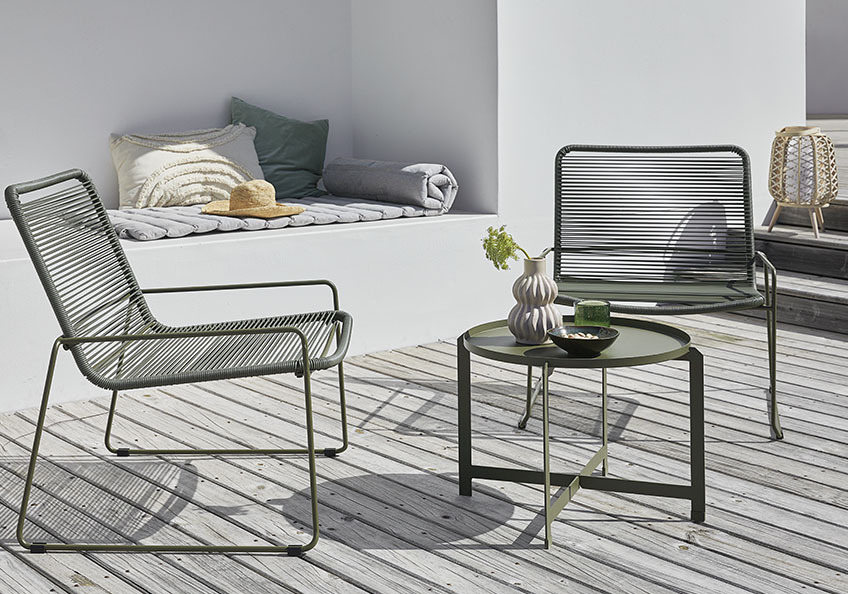 BANDSBJERG lounge chairs and BORRE side table Poolside lounge with two lounge chairs and green side table