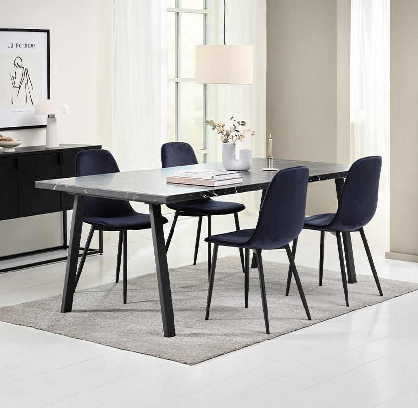 BISTRUP dining chair in dark blue velvet Dark blue dining chair in velvet and black marble dining table