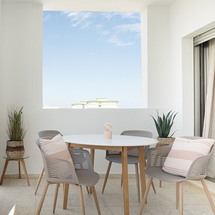Furnished terrace with table, chairs and decor.