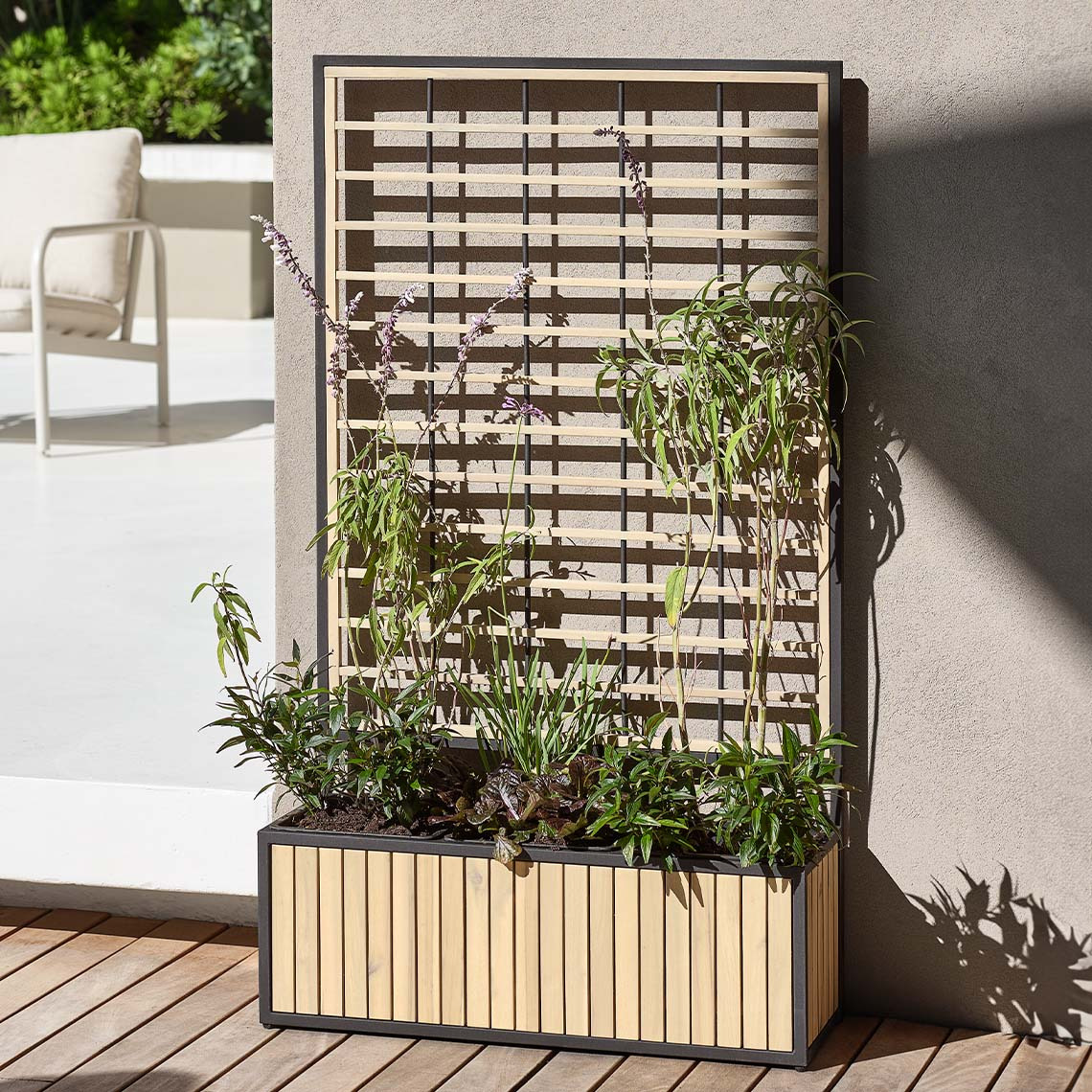 EJDER planter box made with FSC-certified solid acacia wood and galvanised steel EJDER planter box made with FSC-certified solid acacia wood and galvanised steel