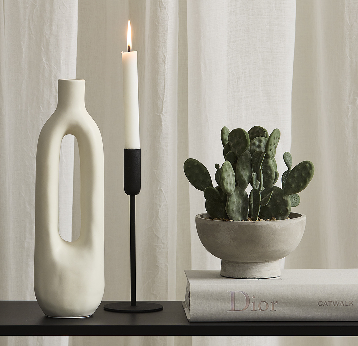 INGEMAR vase and OLAV candlestick White vase and candlestick