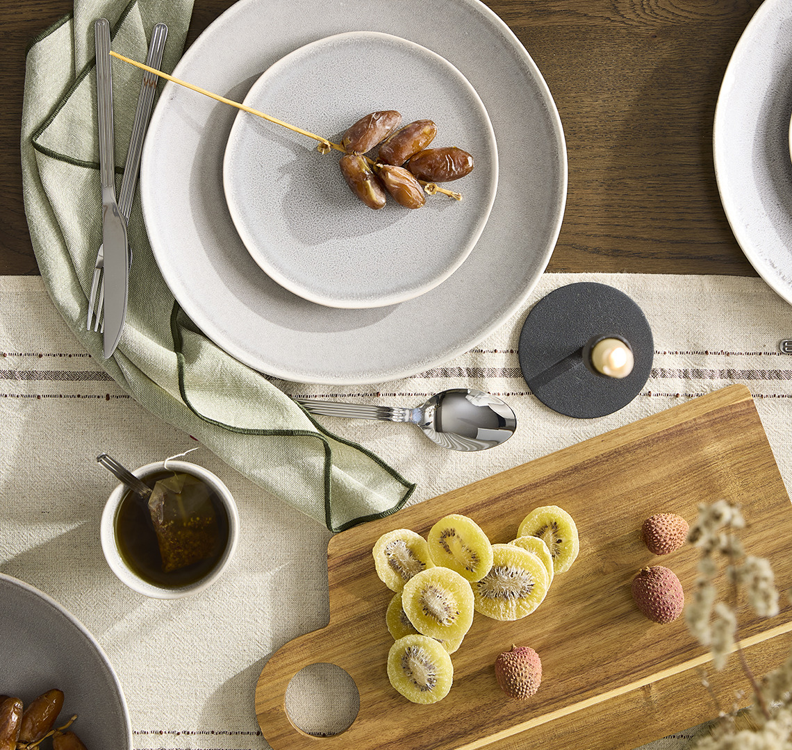 GREGERS cutlery, OLAV candlestick, ELIAS plates and mug and SIGVART cutting board Dinner table with tableware, cutlery and cutting board