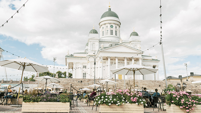 Read more about JYSK B2B's work with Helsinki A public square in Helsinki, with cafe tables and chairs from JYSK