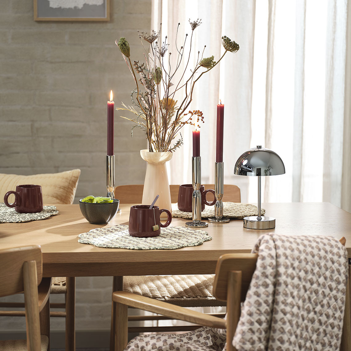 MELVIN mugs, EJLIF bowl, ENGSNELLE placemats, VISTI vase with FRANZ artificial bouquet, ADRIAN candlesticks and KENT battery lamp Dining table with bowl, mugs, placemats, vase, candlesticks and battery lamp