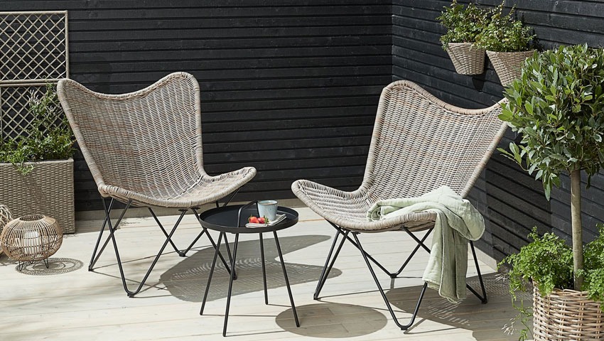 VALLESTRUP lounge chair garden wing backed lounge chairs in natural rattan. Ideal chairs for sunbathing