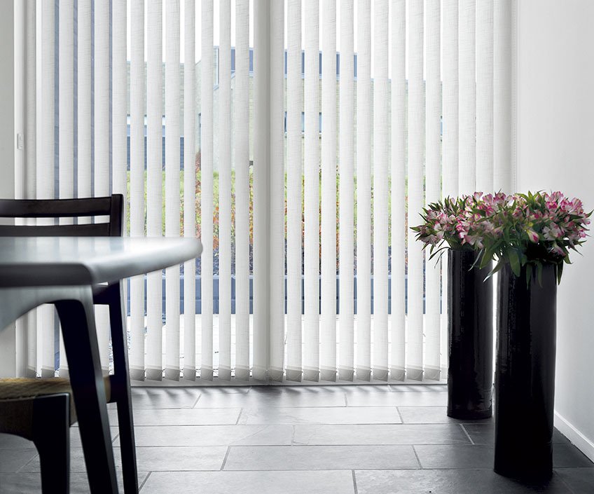 ANDAMMEN vertical blinds in a dining room White vertical blinds in a dining room
