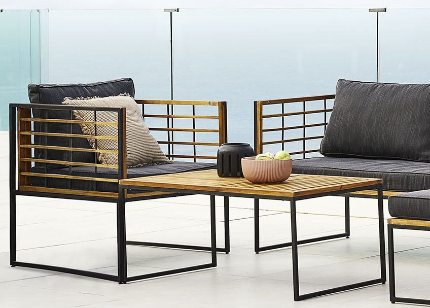 UGILT lounge table Lounge table on a large balcony