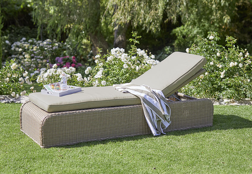 TAMBOHUSE sun lounger Sun bed on a lawn