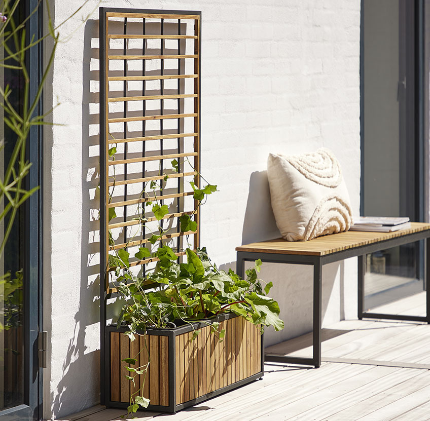 UGILT planter box Planter box with trellis