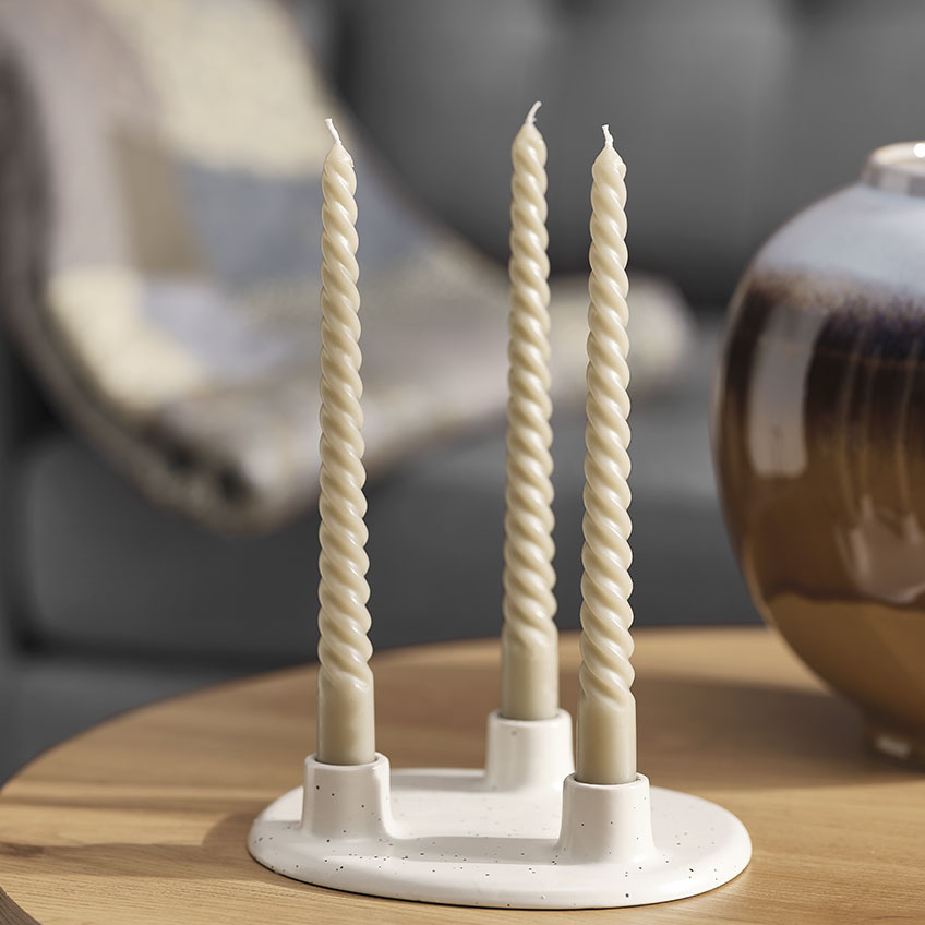 BALDUR candles in LAURITS candlestick Twisted candles in white candlestick